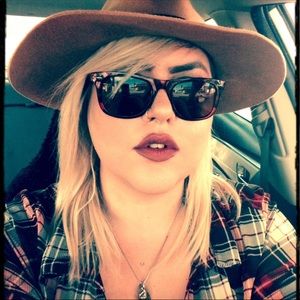 Meet your Posher, Laura